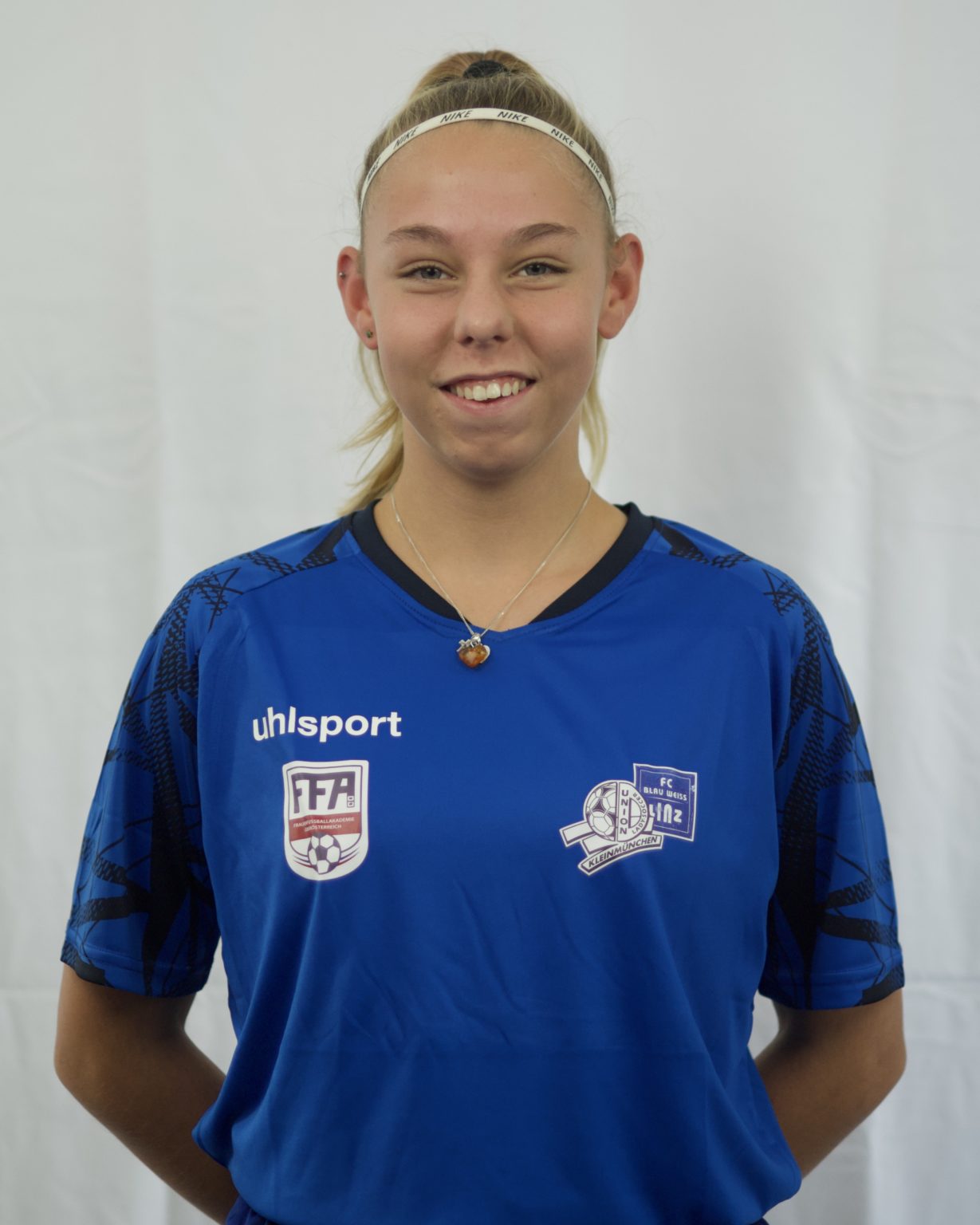 Frauen FC Blau Wei Linz elisabeth-huemer-on-linkedin