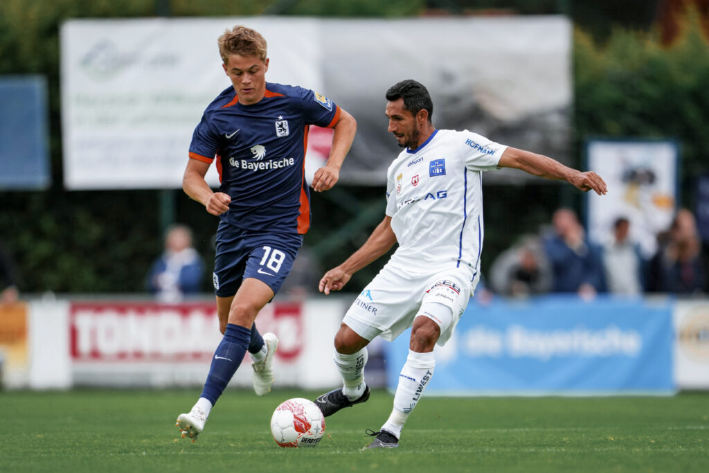 WINDISCHGARSTEN,AUSTRIA,02.JUL.24 - SOCCER - ADMIRAL Bundesliga, 3. Deutsche Bundesliga, FC Blau Weiss Linz vs TSV 1860 Muenchen, test match. Image shows Tim Kloss (1860) and Ronivaldo Bernardo Sales (Linz). Photo: GEPA pictures/ Thomas Fuernholzer