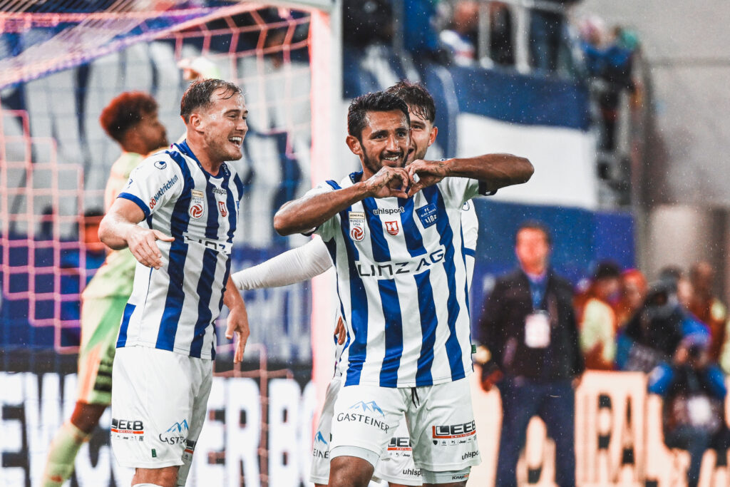 LINZ,AUSTRIA,14.SEP.24 - SOCCER - ADMIRAL Bundesliga, FC Blau Weiss Linz vs Linzer ASK. Image shows the rejoicing of Ronivaldo Bernardo Sales (Linz). Photo: GEPA pictures/ Daniela Moser