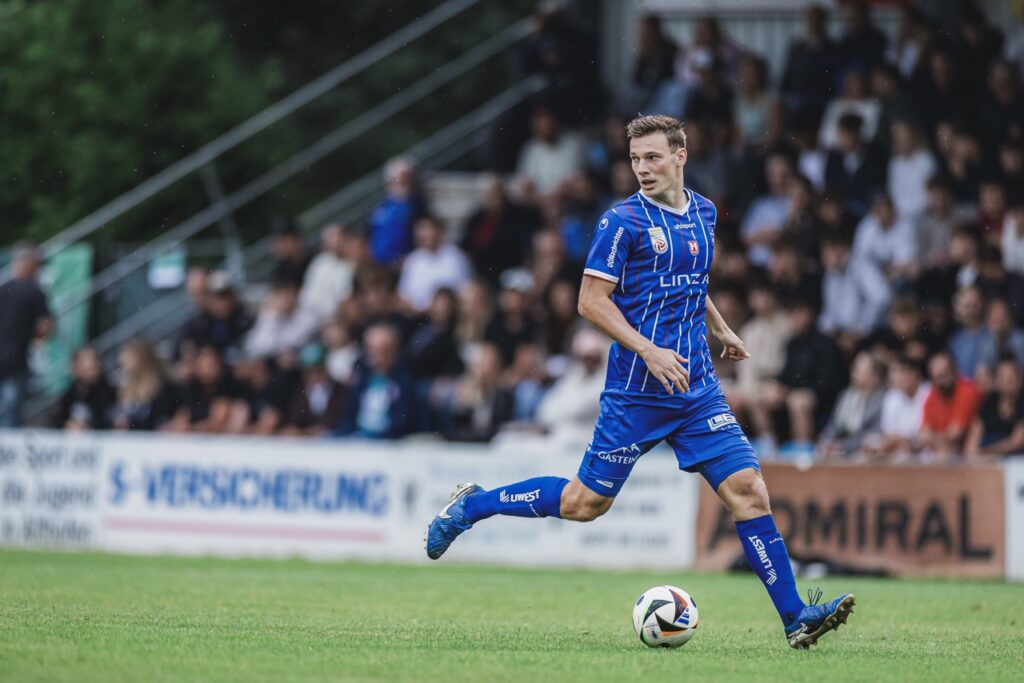 ALTHOFEN,AUSTRIA,25.JUL.25 - SOCCER - UNIQA OEFB Cup, SK Treibach vs FC Blau Weiss Linz. Image shows Manuel Maranda (Linz).  Photo: GEPA pictures/ Matthias Trinkl