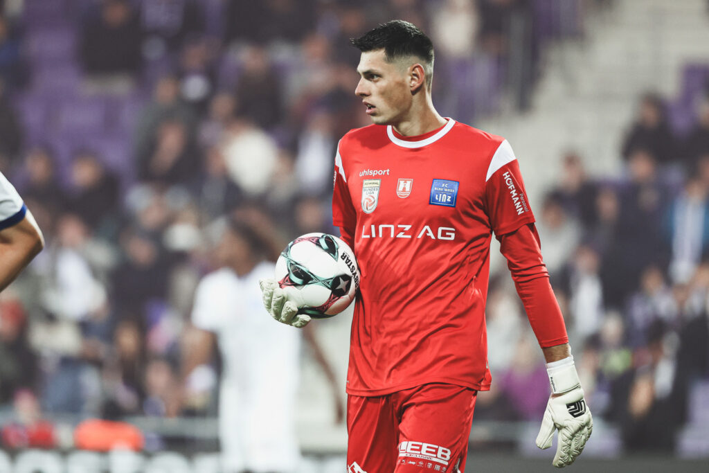 VIENNA,AUSTRIA,04.OCT.25 - SOCCER - ADMIRAL Bundesliga, FK Austria Wien vs FC Blau Weiss Linz. Image shows Viktor Baier (Linz). Photo: GEPA pictures/ Armin Rauthner