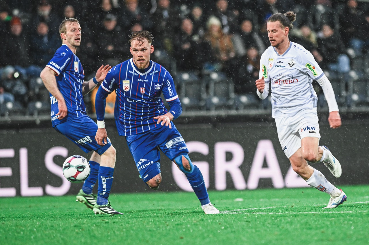 ALTACH,AUSTRIA,14.MAR.26 - SOCCER - ADMIRAL Bundesliga, qualification group, SCR Altach vs FC Blau Weiss Linz. Image shows Christopher Cvetko, David Riegler (BW Linz) and Patrick Greil (Altach).  Photo: GEPA pictures/ Oliver Lerch