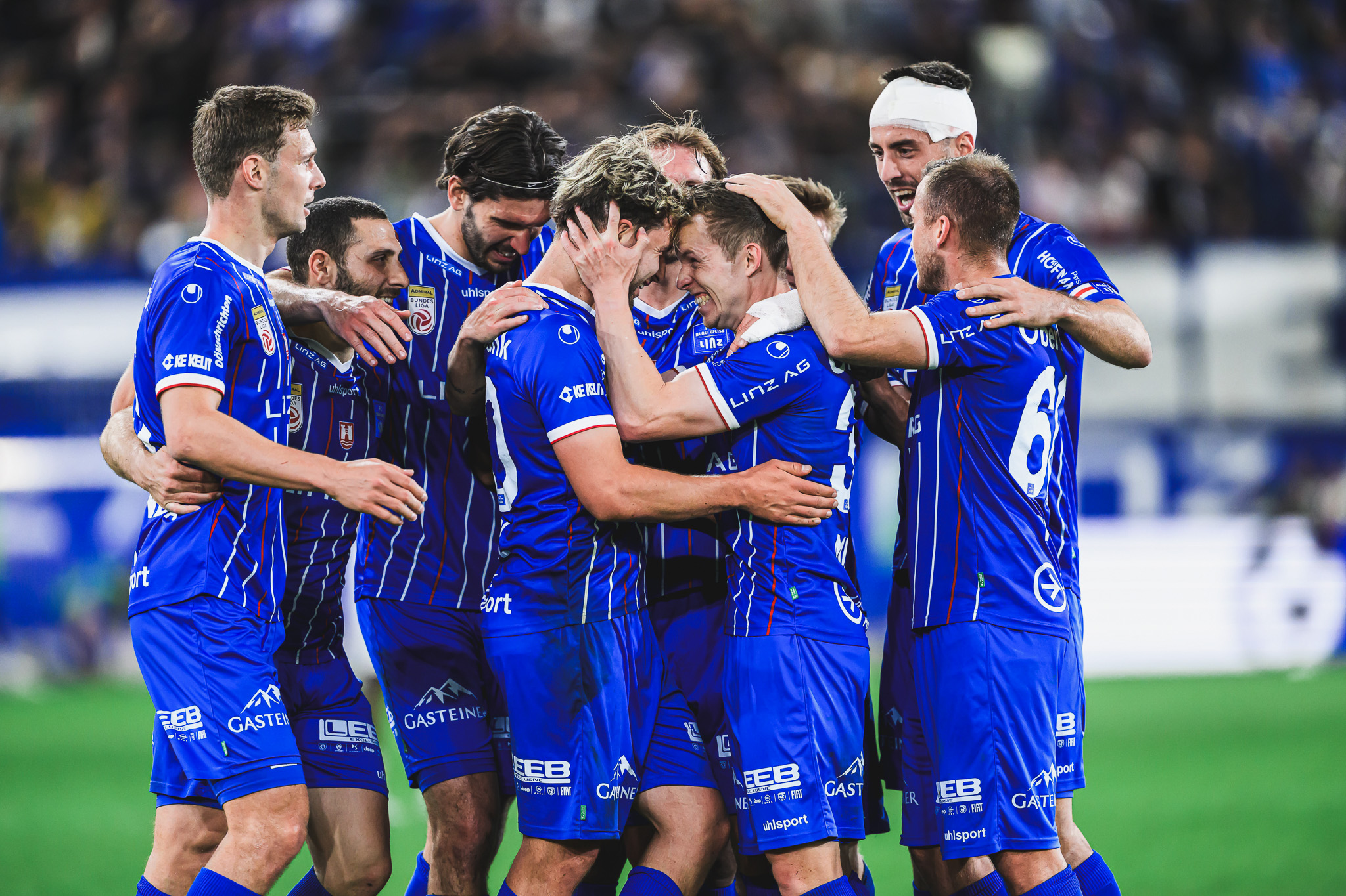 LINZ,AUSTRIA,24.APR.26 - SOCCER - ADMIRAL Bundesliga, qualification group, FC Blau Weiss Linz vs SCR Altach. Image shows the rejoicing of Linz with Simon Seidl (Linz). Photo: GEPA pictures/ Christian Moser